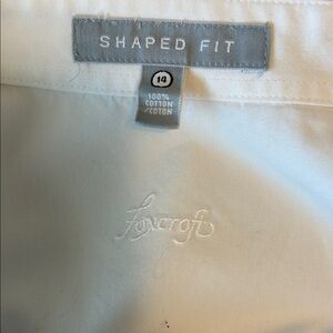 Woman’s sz 14 white Foxcroft tunic top w/side slits.